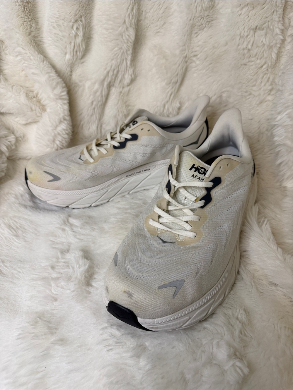 Hoka Arahi 6 Running Shoes - White | Men’s 11.5 Wide